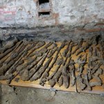 ​W piwnicy odkryto "arsenał". Nawet 80 elementów broni