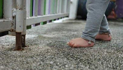 W piżamie i bez opieki. 3,5-latka błąkała się po ulicach Białegostoku