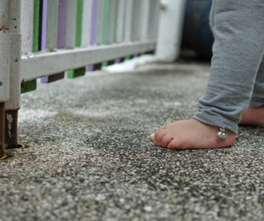 W piżamie i bez opieki. 3,5-latka błąkała się po ulicach Białegostoku