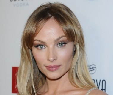 W "Planecie Singli" Weronika Książkiewicz wciela się w postać Oli.

Fryzjerka, a właściwie „psycholog włosów”, próbująca rozpaczliwie utrzymać pracę dłużej niż miesiąc. Blondwłosa piękność o wybuchowym temperamencie. Partnerka Bogdana (Tomasz Karolak), z którym tworzą związek na kształt włoskiego małżeństwa - tak producenci filmu charakteryzują bohaterkę Książkiewicz