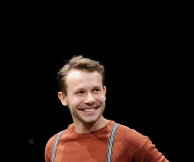 W "Płynących wieżowcach" Banasiuk wcielił się w młodego, obiecującego pływaka. - To prawda, że akurat do tego filmu sporo ćwiczyłem i chciałem, żeby moje ciało również wyglądało jak ciało pływaka. Na pewno czułem się wtedy pewniej i bezpieczniej  - opowiadał.

W 2013 roku Banasiuk został mistrzem Polski aktorów w pływaniu.

Od 2012 roku Banasiuk jest członkiem Teatru Ateneum, gdzie oglądać mogliśmy go m.in. w „Sile przyzwyczajenia” Thomasa Bernharda (reż. Magdalena Miklasz),  „Śnie nocy letniej” w reżyserii Bożeny Suchockiej oraz "Nic się nie stało” Wacława Holewińskiego (reż. Barbara Wiśniewska)

Aktora oglądaliśmy również na deskach Teatru WARSawy w spektaklach Adama Sajnuka "Zaklęte rewiry" oraz "Ruby" (na zdjęciu).