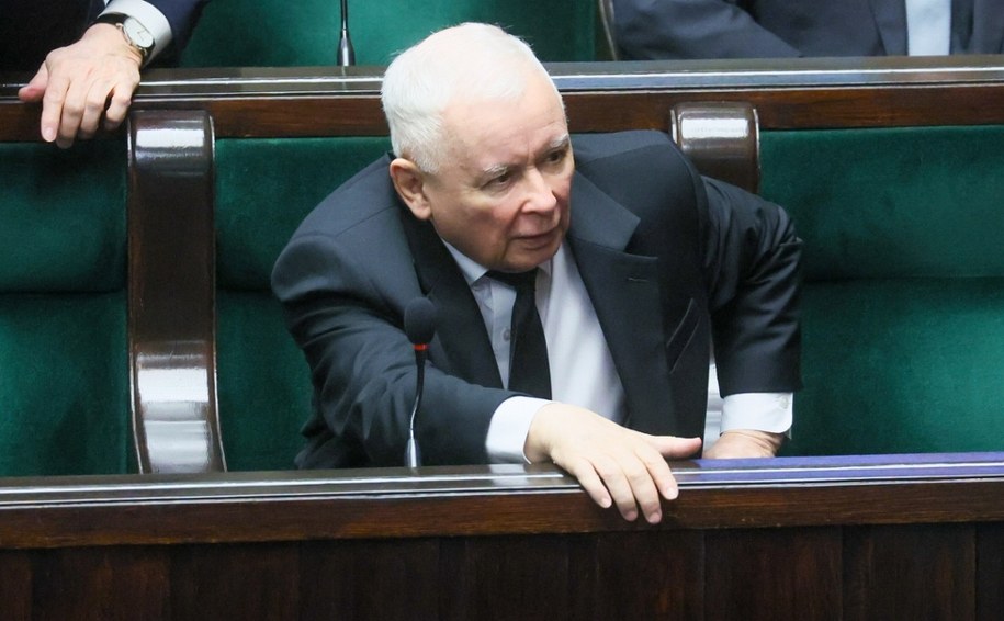 ​W połowie marca Koalicja Obywatelska utrzymuje pozycję lidera, ale to Prawo i Sprawiedliwość notuje największy wzrost poparcia - wynika z najnowszego sondażu CBOS (na zdjęciu: Jarosław Kaczyński) /Leszek Szymański /PAP