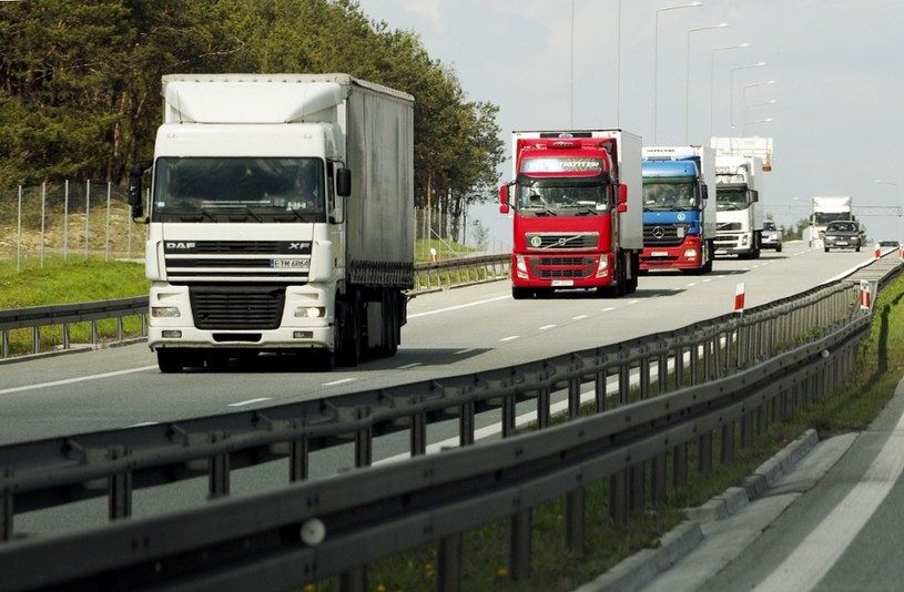 W Polsce bardzo brakuje kierowców ciężarówek /Tomasz Jodłowski /Reporter