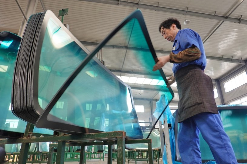 W Polsce fabryki chcieliby stawiać głównie chińscy dostawcy części /Getty Images