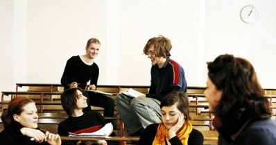 W Polsce kredyt bierze co szósty student - 84 procent z nich to studenci uczelni publicznych /&copy; Bauer