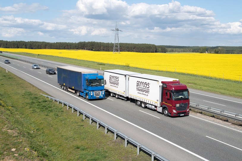 W Polsce nie ma kto prowadzić ciężarówek /Wojciech Stróżyk /Reporter