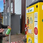 W Polsce pojawiają się tajemnicze automaty. Przyjmują tylko pełne butelki