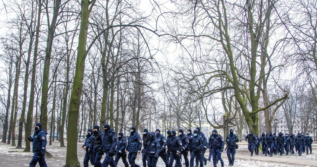 W Polsce przybywa policjantów. Zdj. ilustracyjne /Katarzyna Pierzchała  /East News