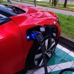 W Polsce przybywa samochodów elektrycznych. Ale w tempie umiarkowanym