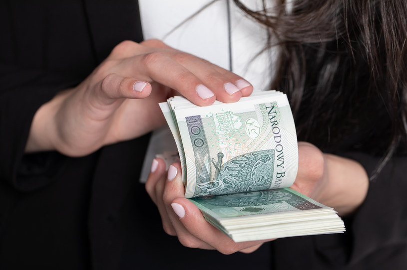 W Polsce rośnie presja płacowa. Ludzie chcą więcej zarabiać! /123RF/PICSEL