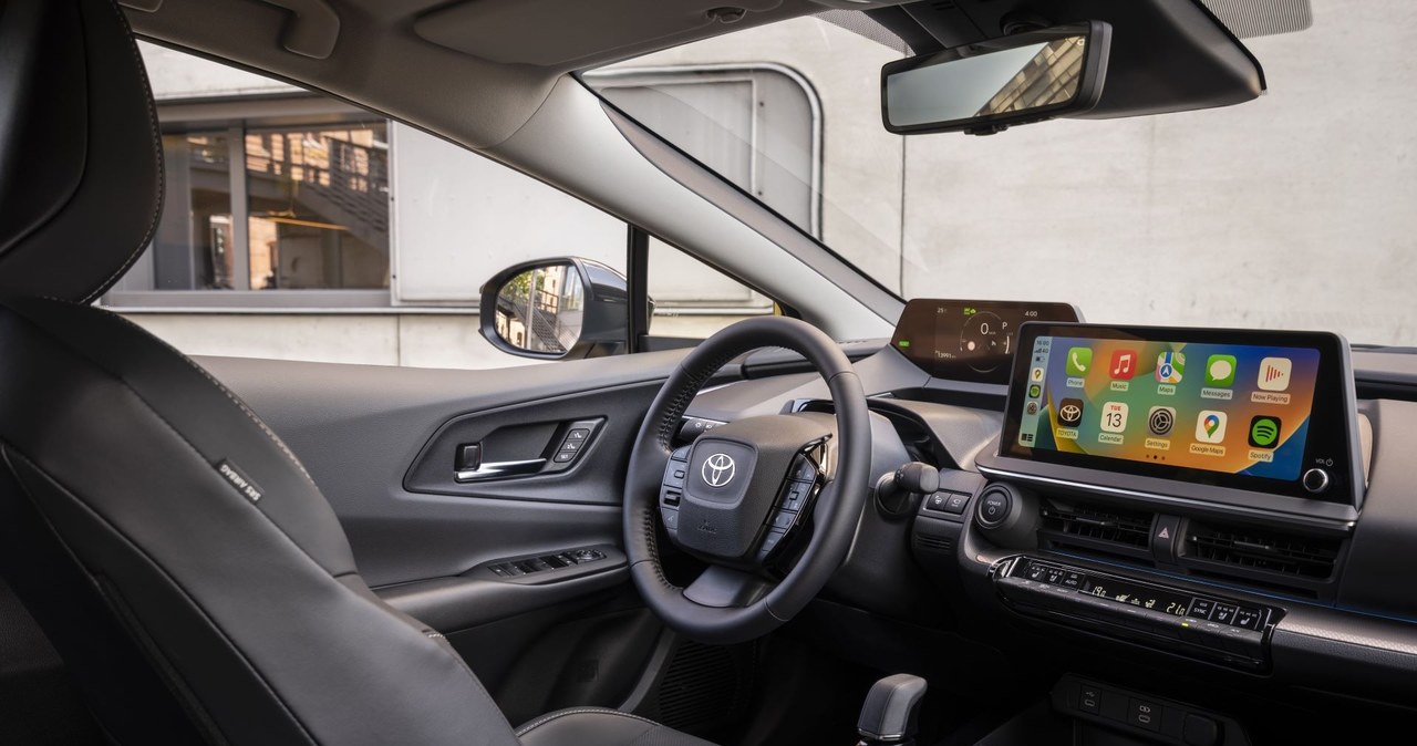 W Polsce Toyota Prius oferowana jest w trzech wersjach wyposażenia. /materiały prasowe