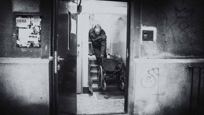 W Polsce wciąż istnieje skrajna bieda. W całym kraju dotyka tyle samo ludzi, ile mieszka w Warszawie