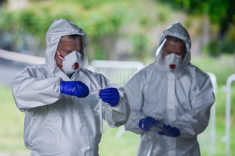 W Polsce wzrosła liczba zakażonych koronawirusem /Omar Marques/Getty Images /Getty Images
