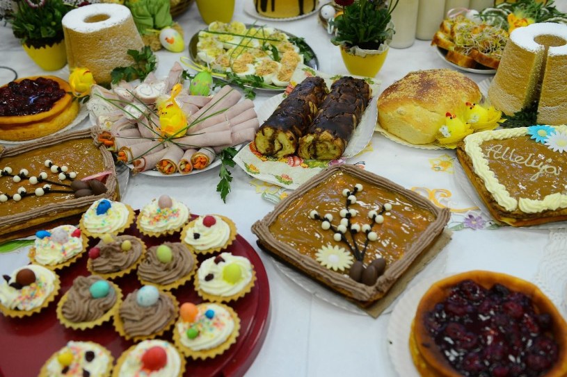 W Polsce żurek i babka. Jakie potrawy królują na Wielkanoc w innych krajach?