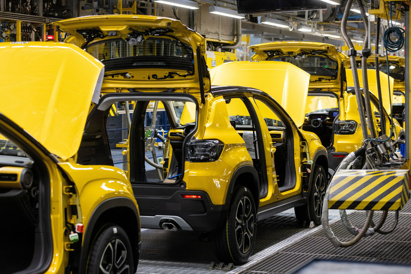 W polskich fabrykach powstają rocznie setki tysięcy samochodów /Katarzyna Zaremba /East News