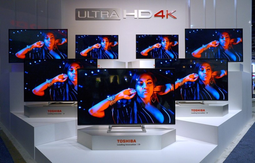 W polskich sklepach znajdziemy już telewizory Ultra HD, o jakości cztery razy lepszej niż Full HD. Czy warto w nie inwestować? Można jeszcze poczekać rok /AFP