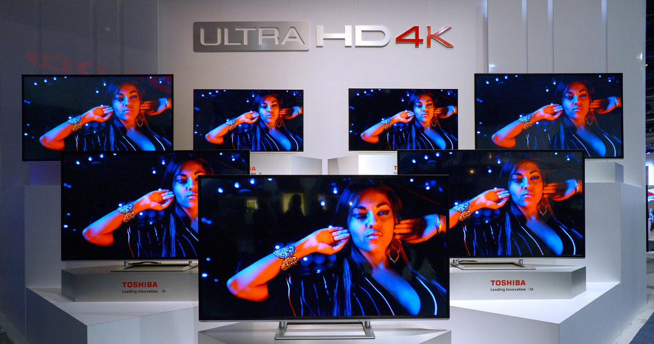 W polskich sklepach znajdziemy już telewizory Ultra HD, o jakości cztery razy lepszej niż Full HD. Czy warto w nie inwestować? Można jeszcze poczekać rok /AFP
