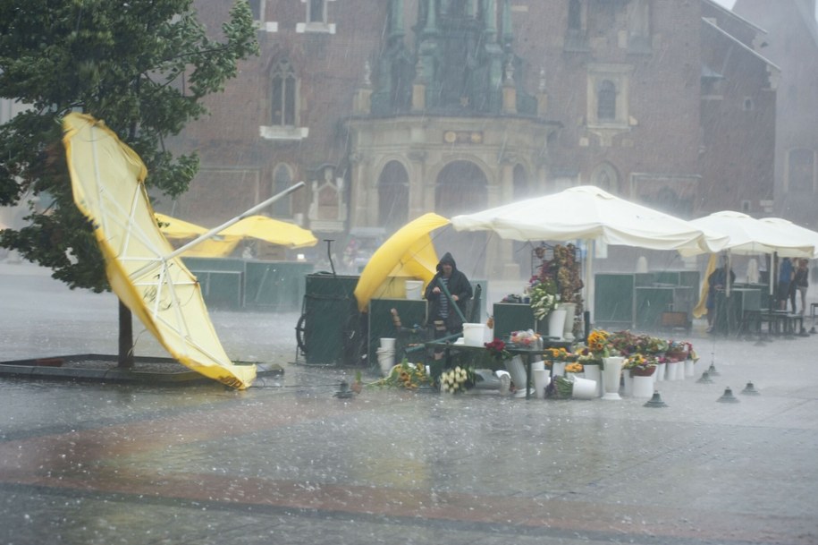 W poniedziałek przez Kraków przeszła potężna ulewa /Wojciech Matusik /East News