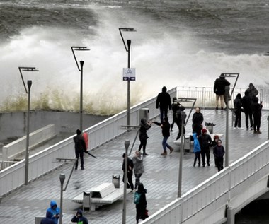 W porywach prawie 100 km/h, a to nie wszystko. Musieli wydać alerty