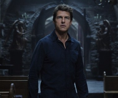 W postać Nicka Mortona wciela się supergwiazdor kina Tom Cruise, który podobnie jak producenci wychowywał się na kinie grozy. – Kocham „Wilkołaka”, „Draculę”, „Mumię” – mówi aktor – W dzieciństwie mnie przerażały. I ten film też taki jest, przerażający właśnie, ale mający zarazem coś w rodzaju elegancji charakterystycznej dla klasycznych filmów. 