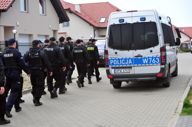 W poszukiwaniach 10-latki brało udział ponad 150 polskich policjantów /Marcin Bielecki /PAP