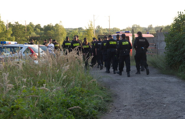 ​W poszukiwaniach 14-latka bierze udział kilkudziesięciu strażaków i policjantów /Grzegorz Michałowski /PAP