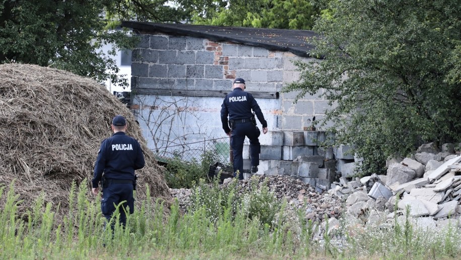 W poszukiwaniach Dawida bierze udział kilkuset policjantów /Jakub Kamiński   /PAP