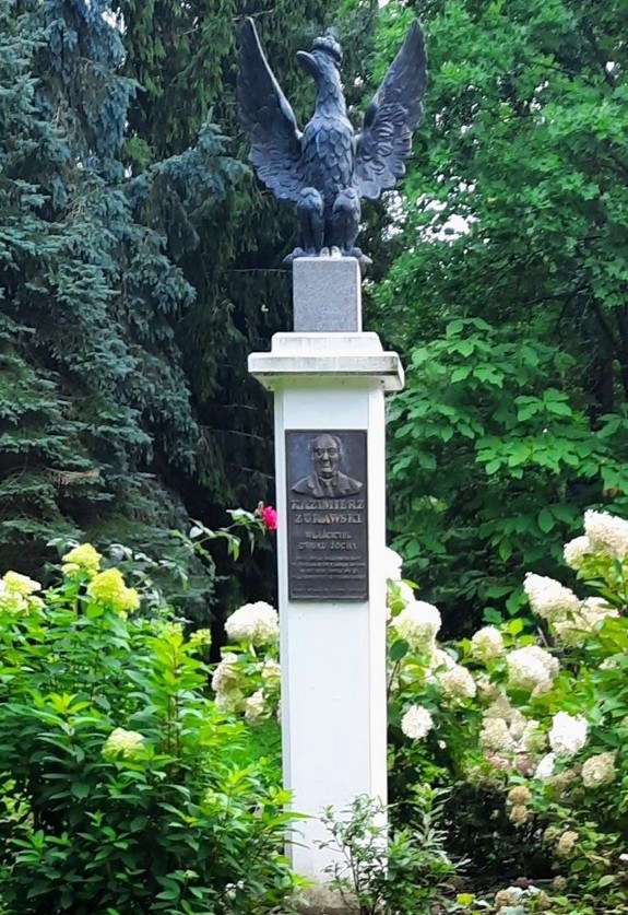 W powiecie ciechanowskim skradziono posąg orła wykonany z brązu oraz pamiątkową tablicę /Mazowiecka Policja /