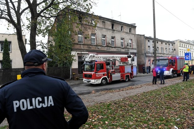 W pożarze kamienicy zginęła 31-letnia kobieta i jej trzy córeczki / 	Tytus Żmijewski    /PAP