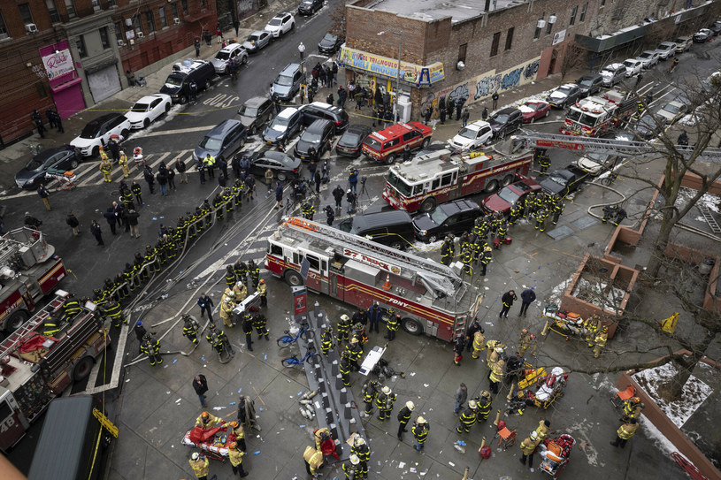 W pożarze zginęło co najmniej 19 osób, w tym dziewięcioro dzieci /FR171758 AP/Associated Press /East News