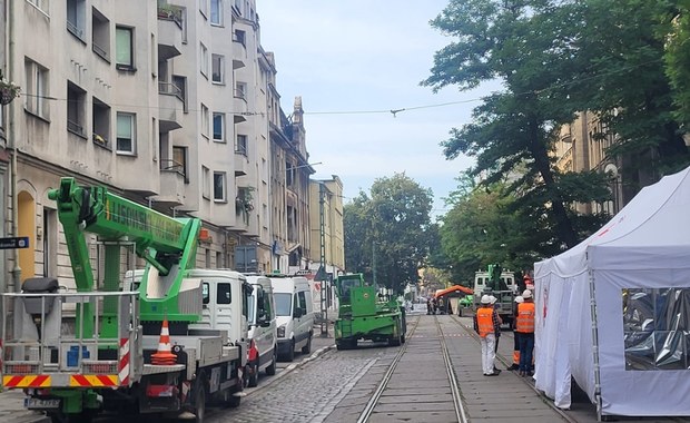 W Poznaniu ruszyła rozbiórka spalonej kamienicy  