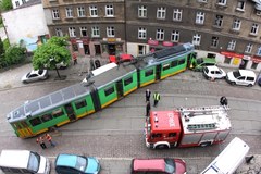 W Poznaniu tramwaj uderzył w budynek