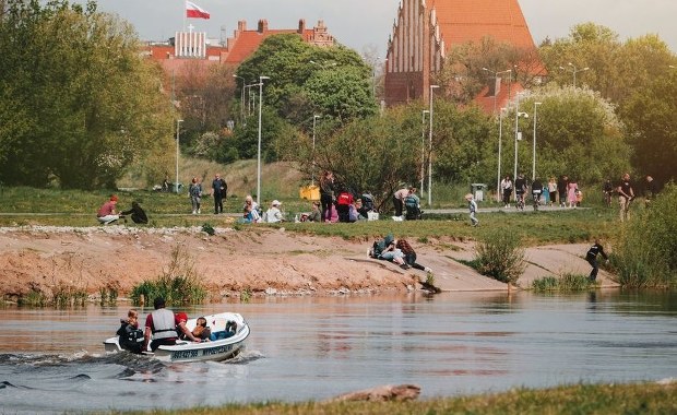 W poznańskim Starym Porcie można wypożyczyć kajaki i motorówki