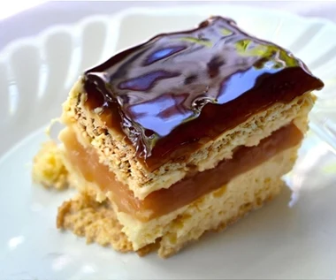 W PRL-u było hitem każdej prywatki. Nazwa tego ciasta idealnie oddaje jego smak  