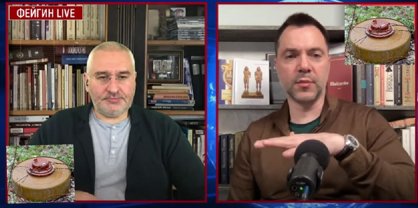 W programie  popularnego youtubera Ołeksij Arestowycz (z prawej) ujawnił nową metodę "min-pułapek", którą zaczęli stosować Rosjanie /YouTube