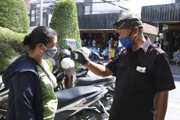W prowincji Bali zanotowano do soboty 455 przypadków zachorowań na Covid-19 /MADE NAGI    /PAP/EPA