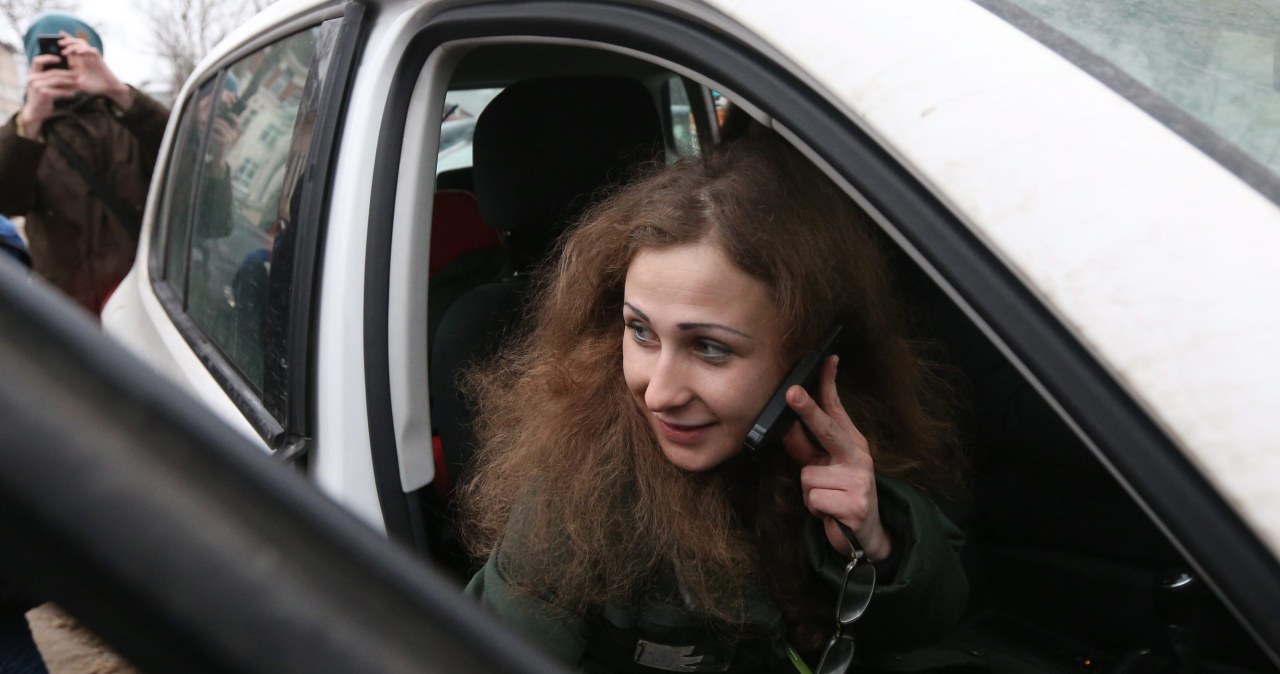 W przebraniu dostawcy pizzy uciekła z Rosji. Liderka Pussy Riot opuściła kraj