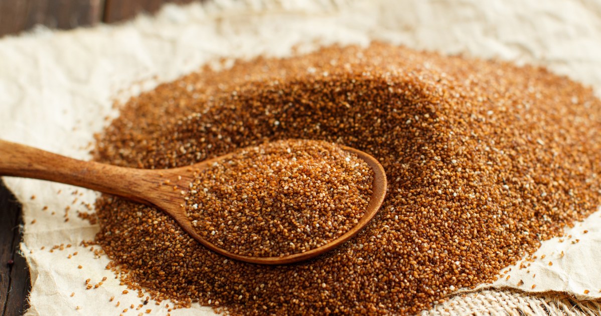 W przeciwieństwie do mąki pszennej teff nie zawiera glutenu, a jest źródłem błonnika czy żelaza /123RF/PICSEL
