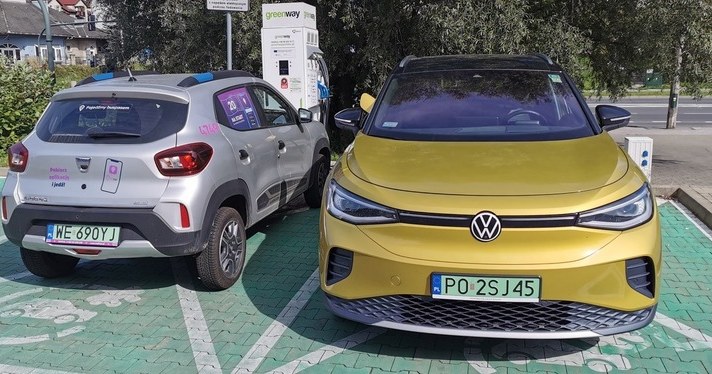 W przeciwieństwie do pierwszego programu dopłat, kwalifikują się do niego nie tylko najtańsze modele (jak Dacia Spring), ale także auta duże i rodzinne (jak Volkswagen ID.4). Jeszcze większe pole manewru maja osoby z Kartą Dużej Rodziny /INTERIA.PL