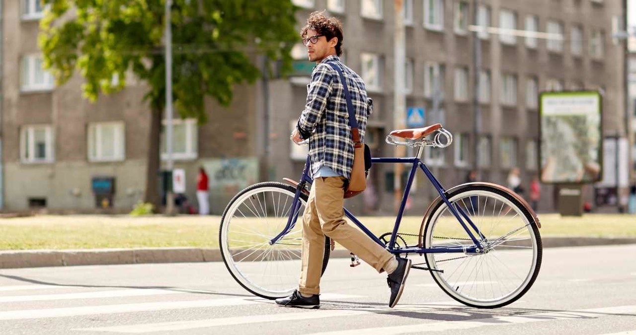 W przepisach dotyczących rowerów mówi się o prowadzeniu po użyciu alkoholu. Co to oznacza? /123RF/PICSEL