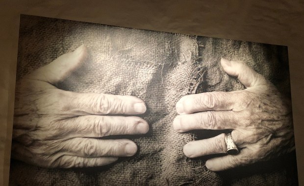 W przestrzeni Magdaleny Abakanowicz. Wystawa prac polskiej artystki w Rydze