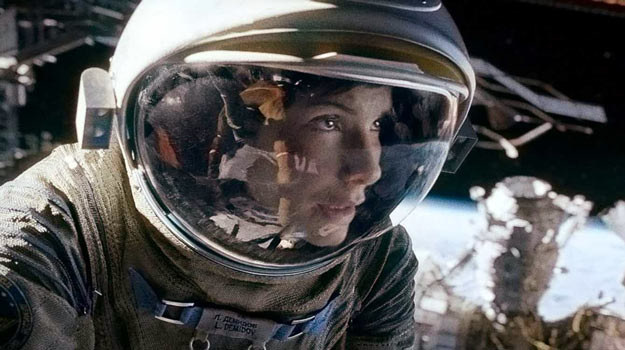W przygotowywaniu się do roli Sandrze Bullock pomagała jedna z astronautek NASA. /materiały dystrybutora
