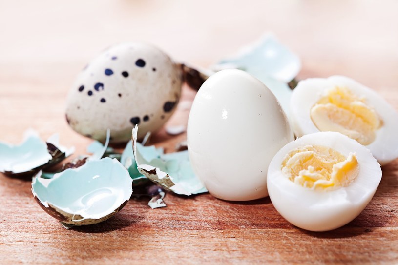 W przypadku alergii na białko jaja kurzego, jeśli nie występuje u nas dość częsta alergia krzyżowa, postawmy na zamiennik w postaci jaj przepiórczych! /123RF/PICSEL