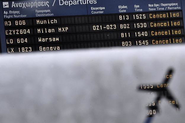 W przypadku odwołania lotu pasażerowie mogą wybrać jedną z kilku opcji /AFP