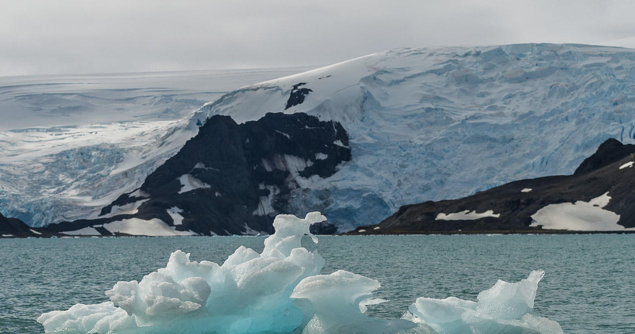 "W przypadku zachodniej części Antarktydy możemy już w sumie mówić o stanie niekontrolowanego rozpadu" /Getty Images