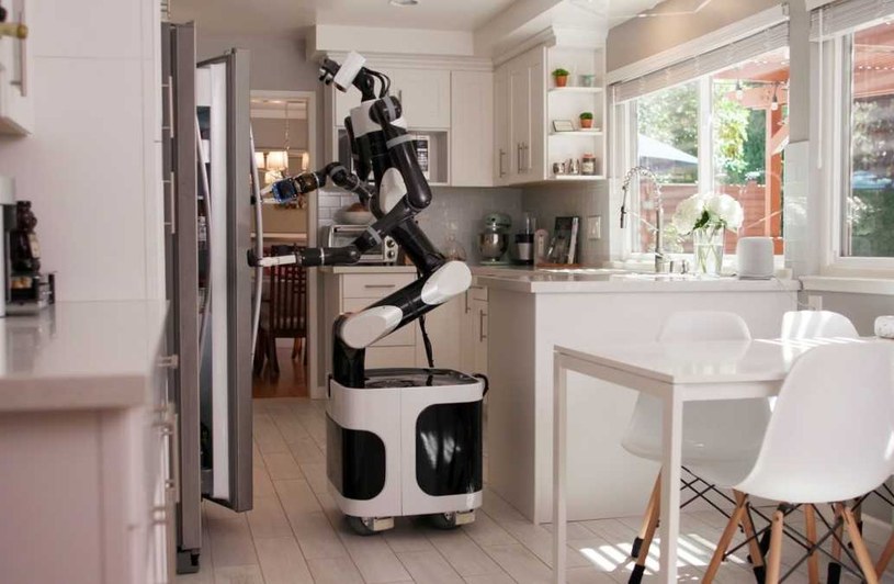 W przyszłości roboty pełnić będą funkcję domowych asystentów /Informacja prasowa