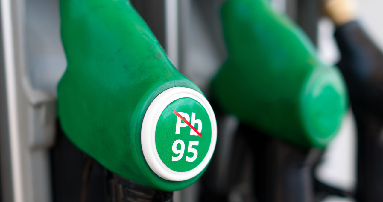 W przyszłym roku będziemy mogli zatankować benzynę E10 - o zwiększonej zawartości bioetanolu /123RF/PICSEL