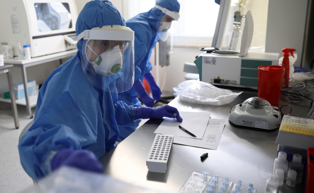 W Radomiu zmarła 18-latka. Najmłodsza ofiara COVID-19 w Polsce