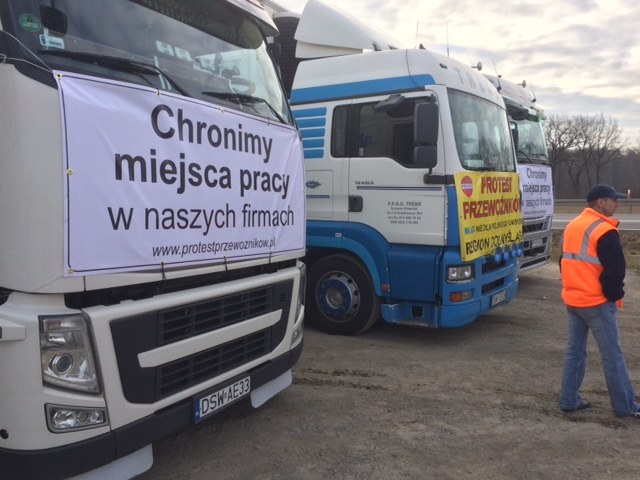 W ramach akcji protestacyjnej przewoźnicy wyjadą na drogi w kilkunastu miejscach kraju /Bartłomiej Paulus /RMF FM