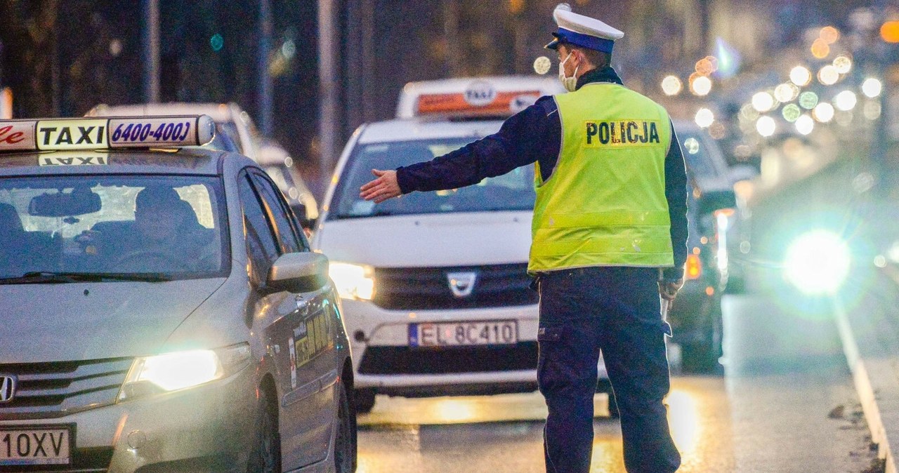 W ramach akcji "Twoje Światła - Nasze Bezpieczeństwo" policja prowadzi kontrole świateł /Piotr Kamionka /Reporter